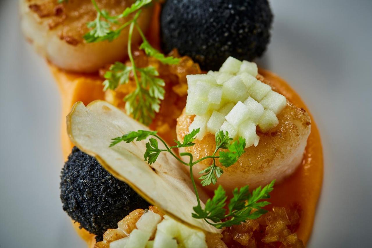 Hotel Pacai, Vilnius, A Member Of Design Hotels Екстериор снимка Scallop with black truffle